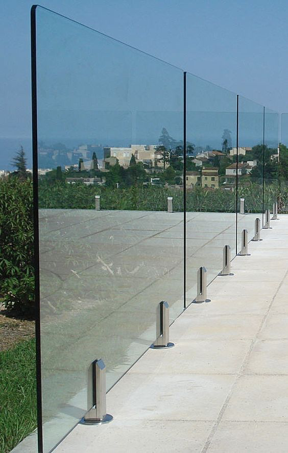 مزایای استفاده از نرده شیشه ای اسپیگات در قزوین